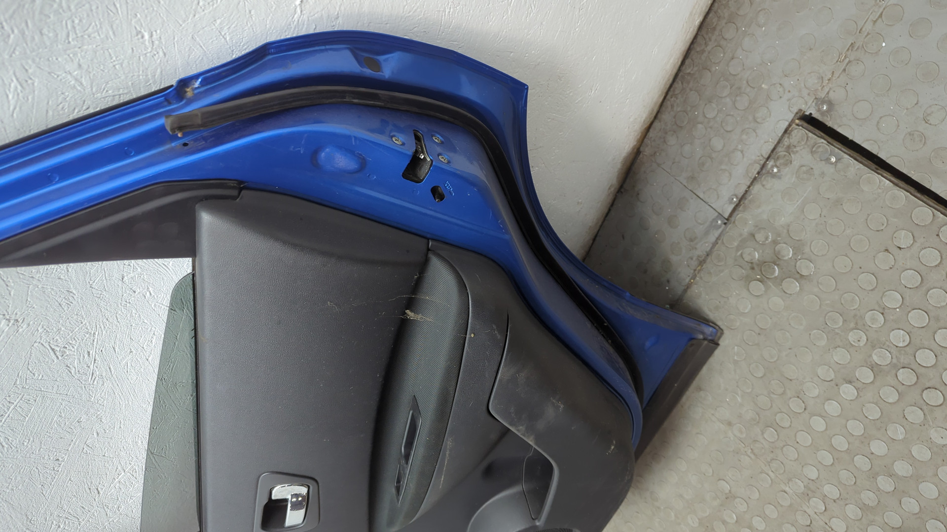 Дверь задняя правая