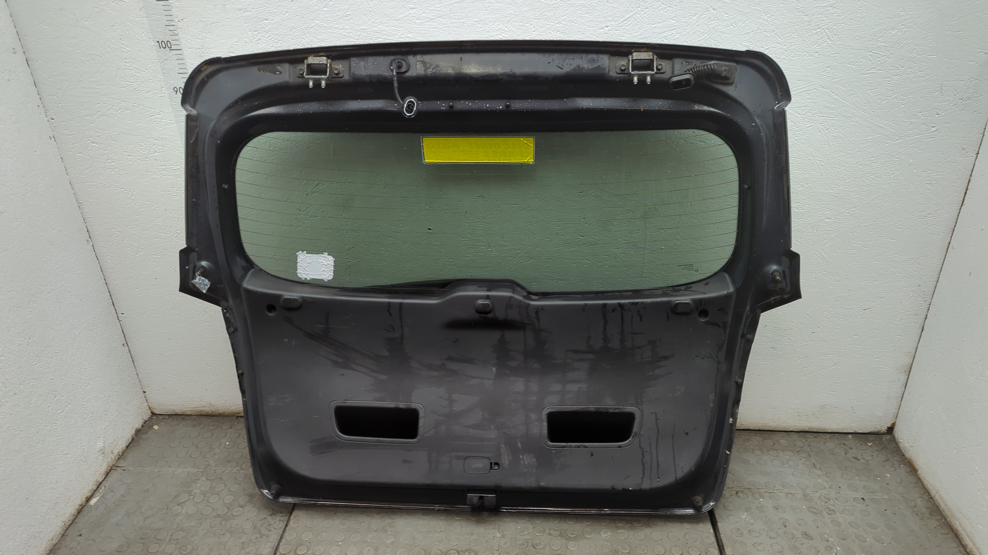 Дверь багажника