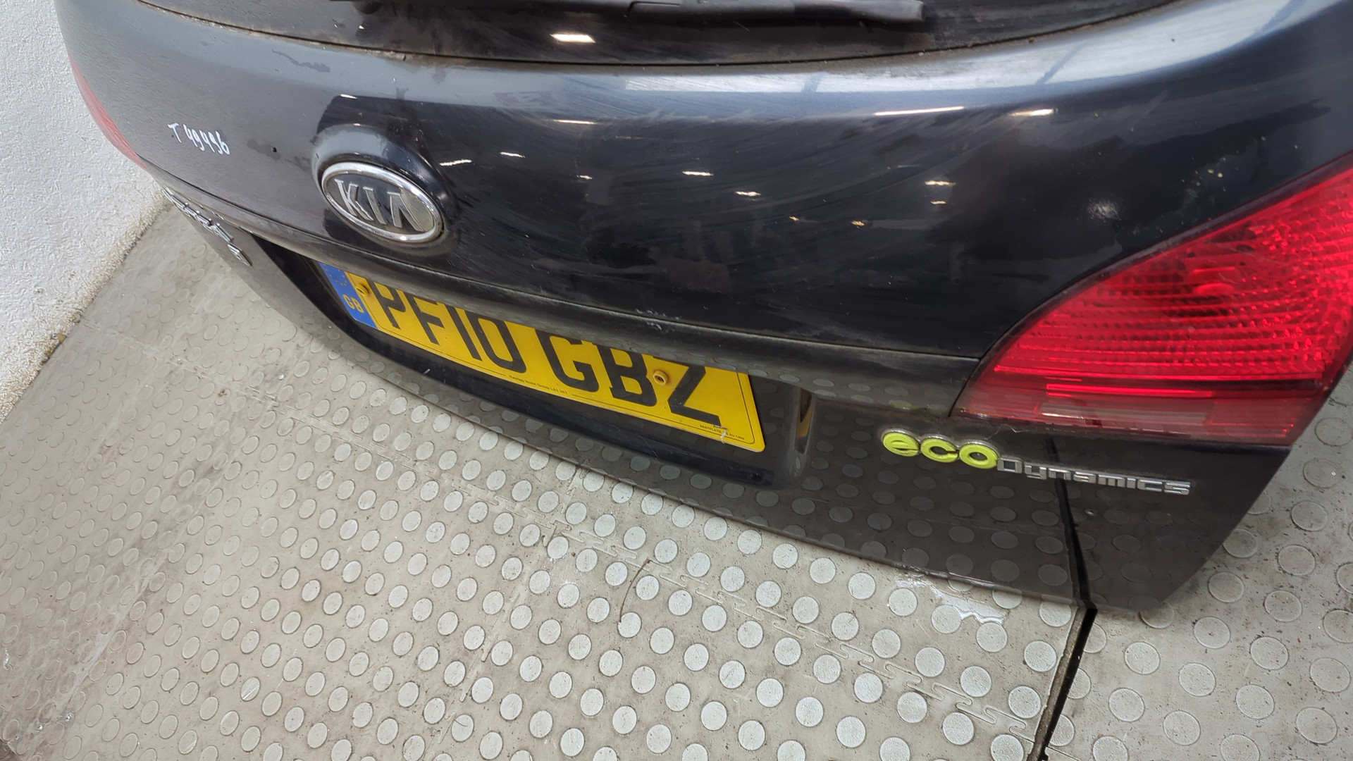 Дверь багажника