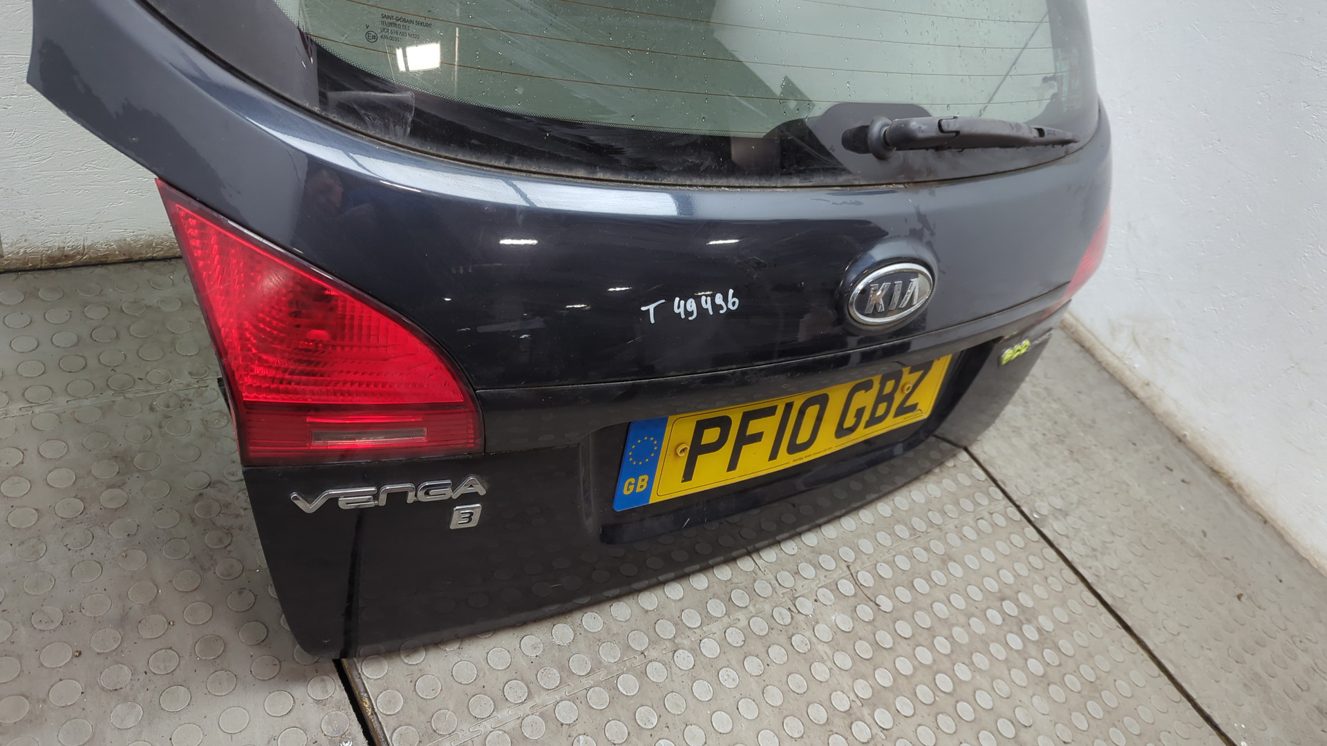 Дверь багажника