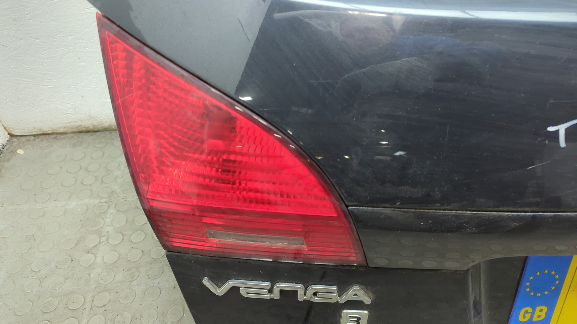 Дверь багажника