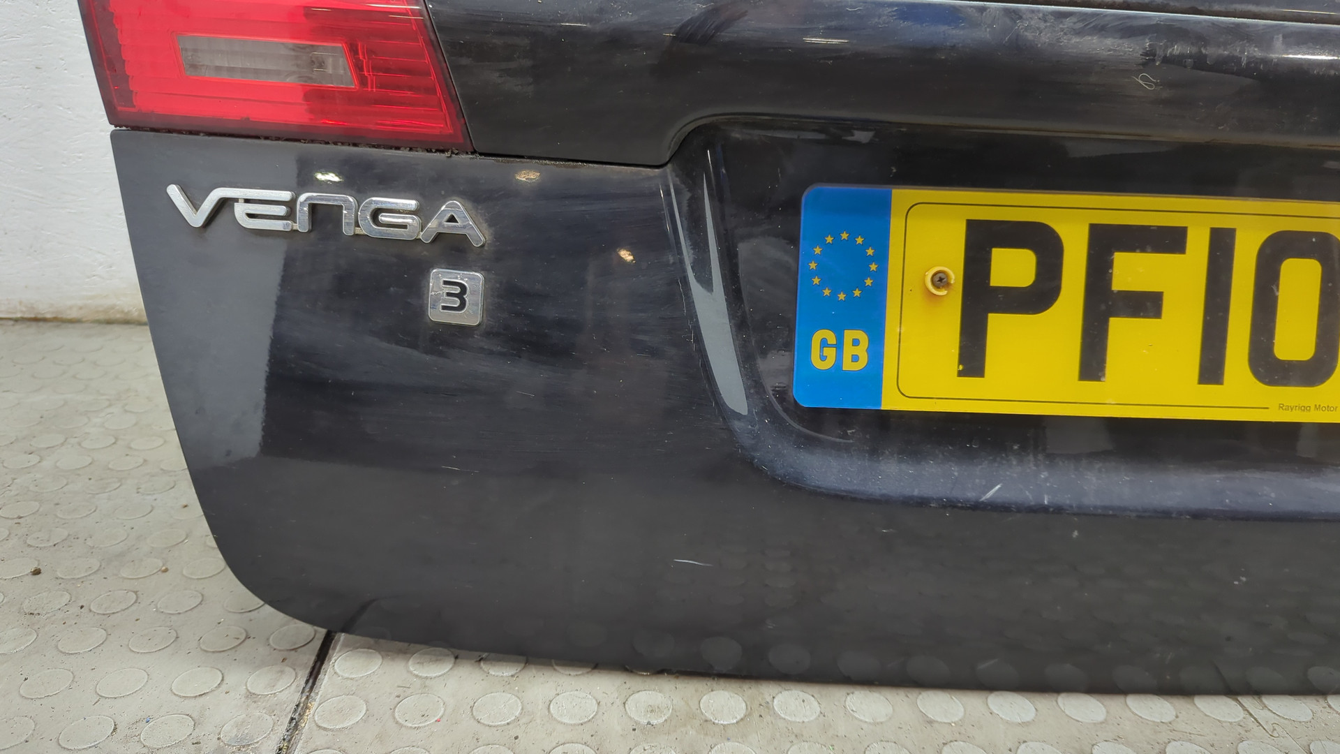 Дверь багажника