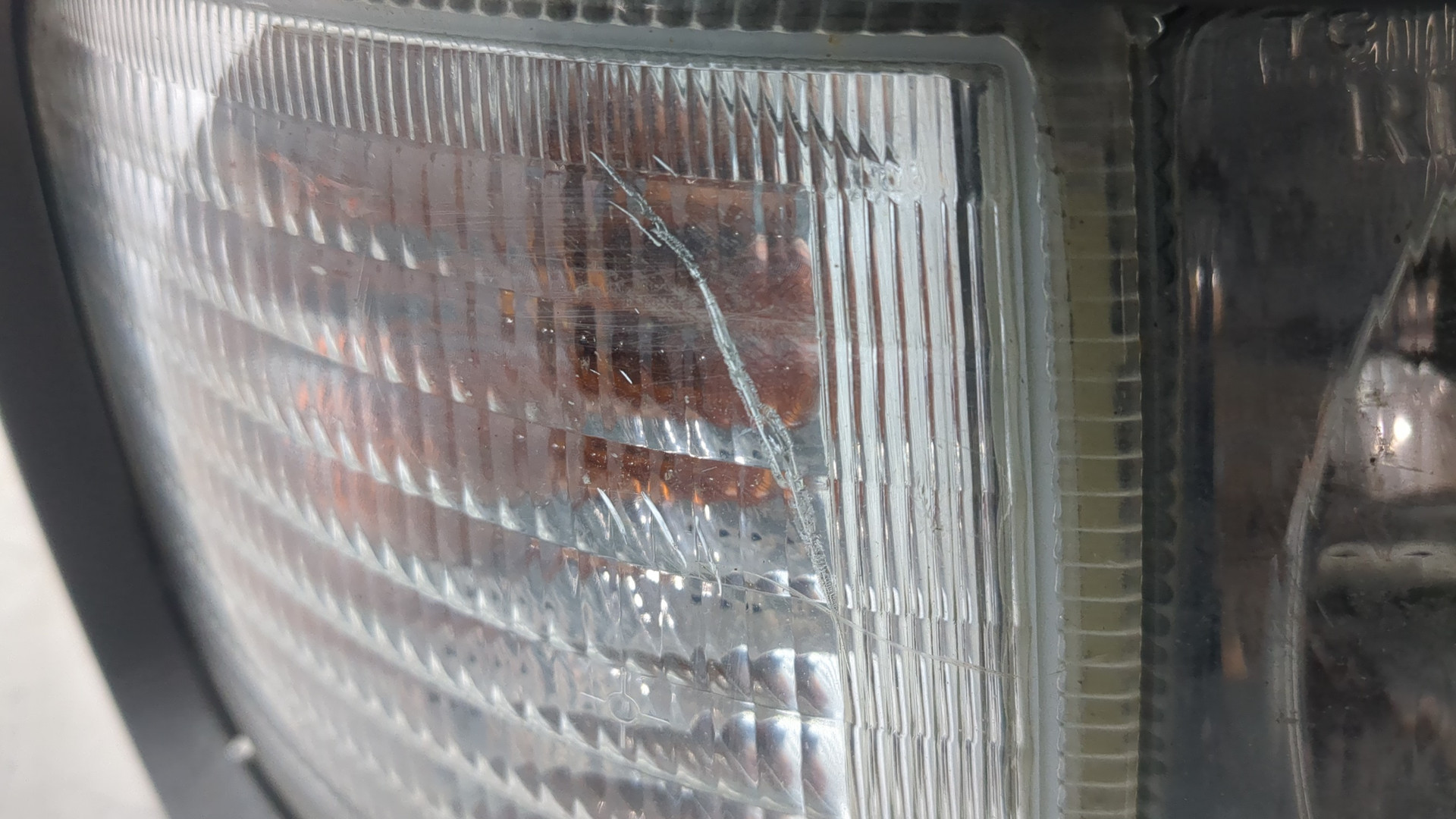 Фара правая