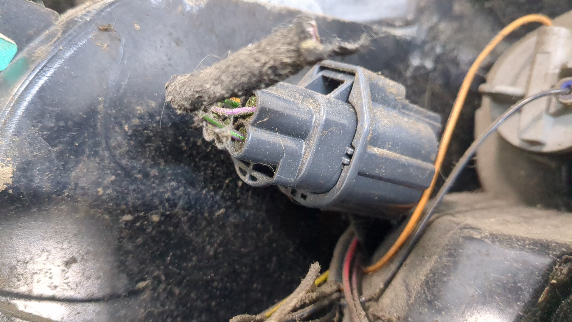 Фонарь задний правый