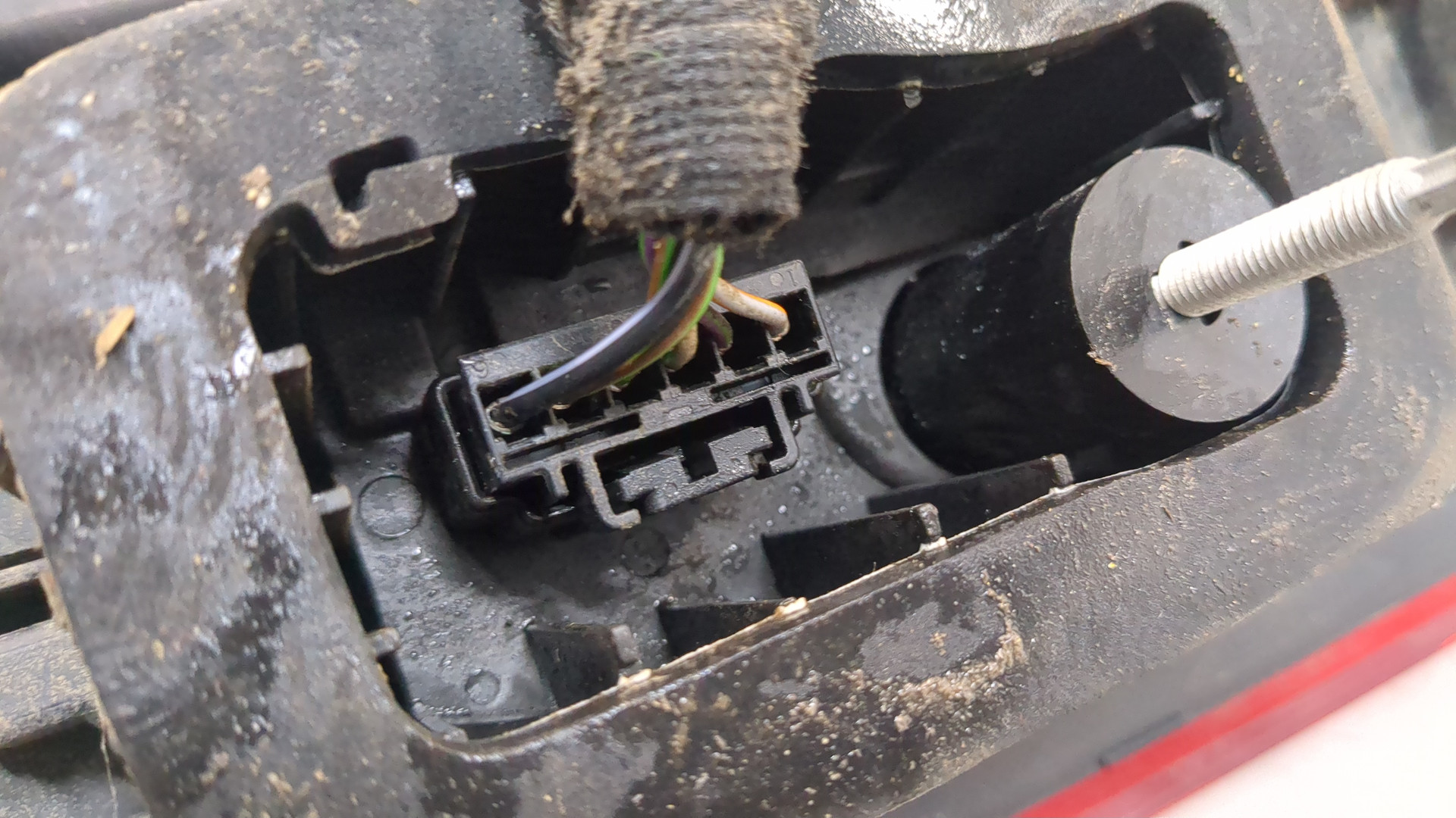 Фонарь задний левый