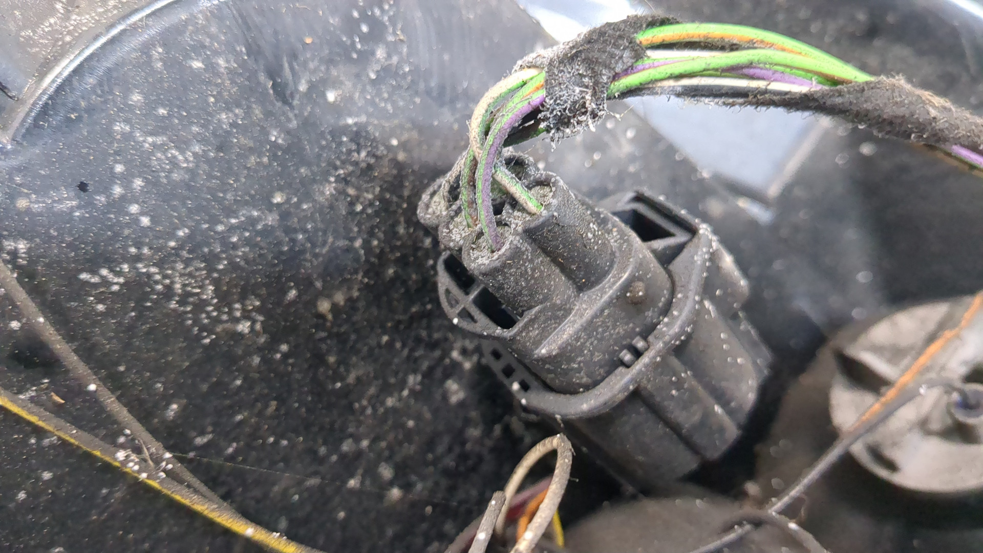 Фонарь задний правый