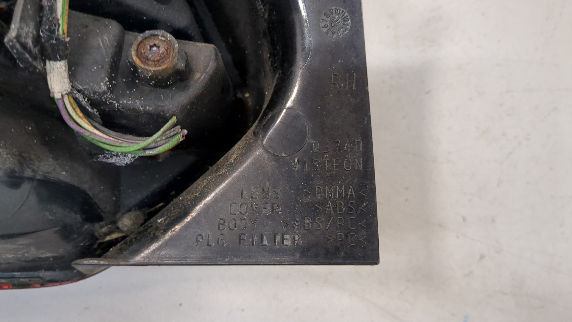 Фонарь задний правый