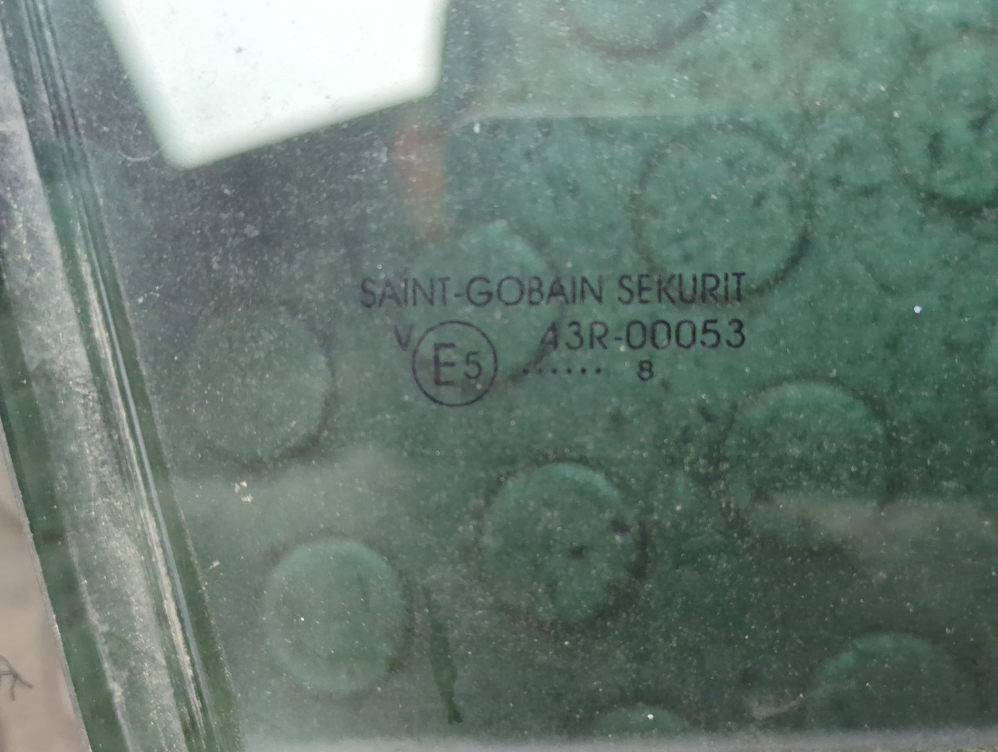 Стекло двери задней правой