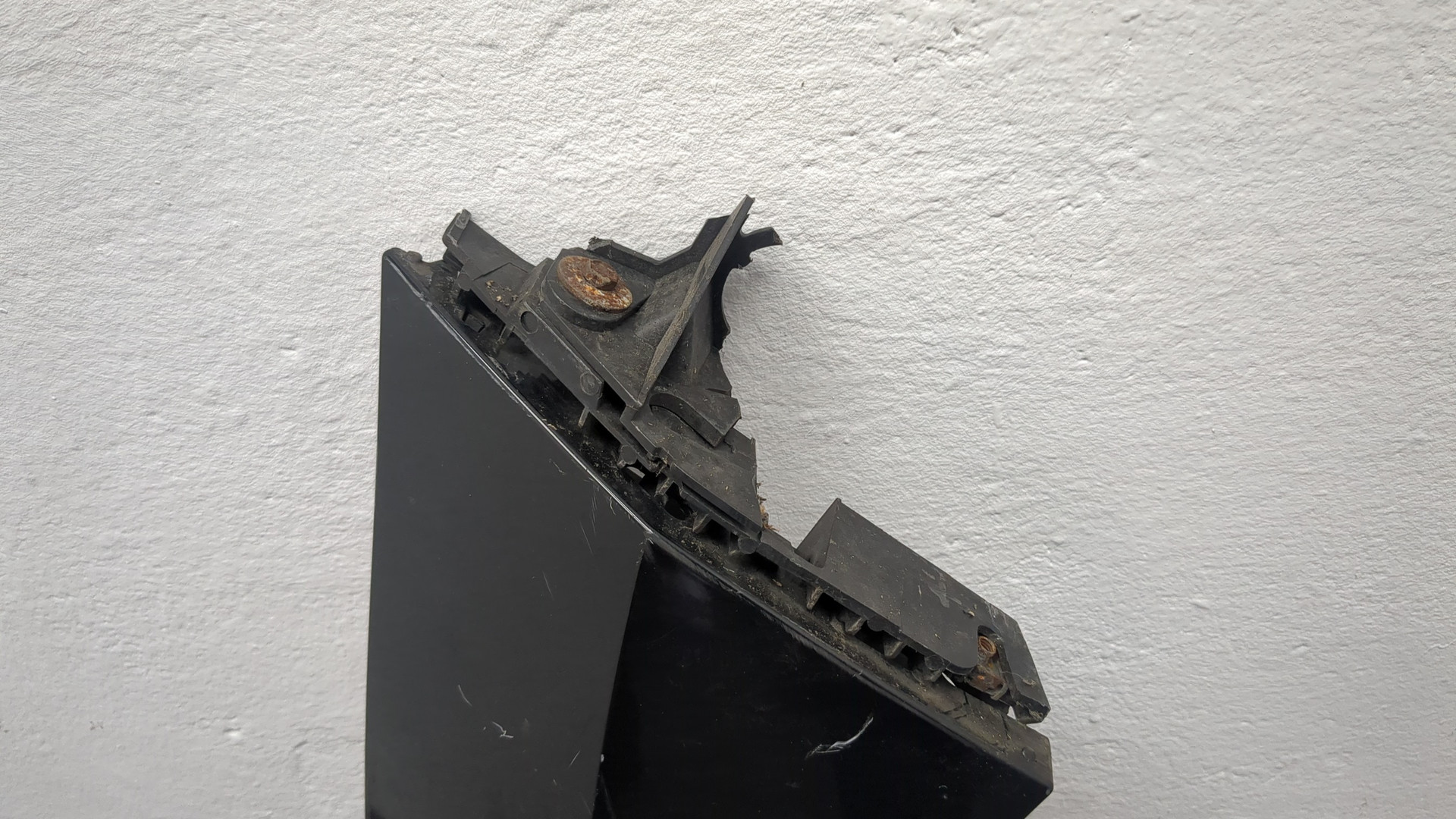 Крыло переднее правое