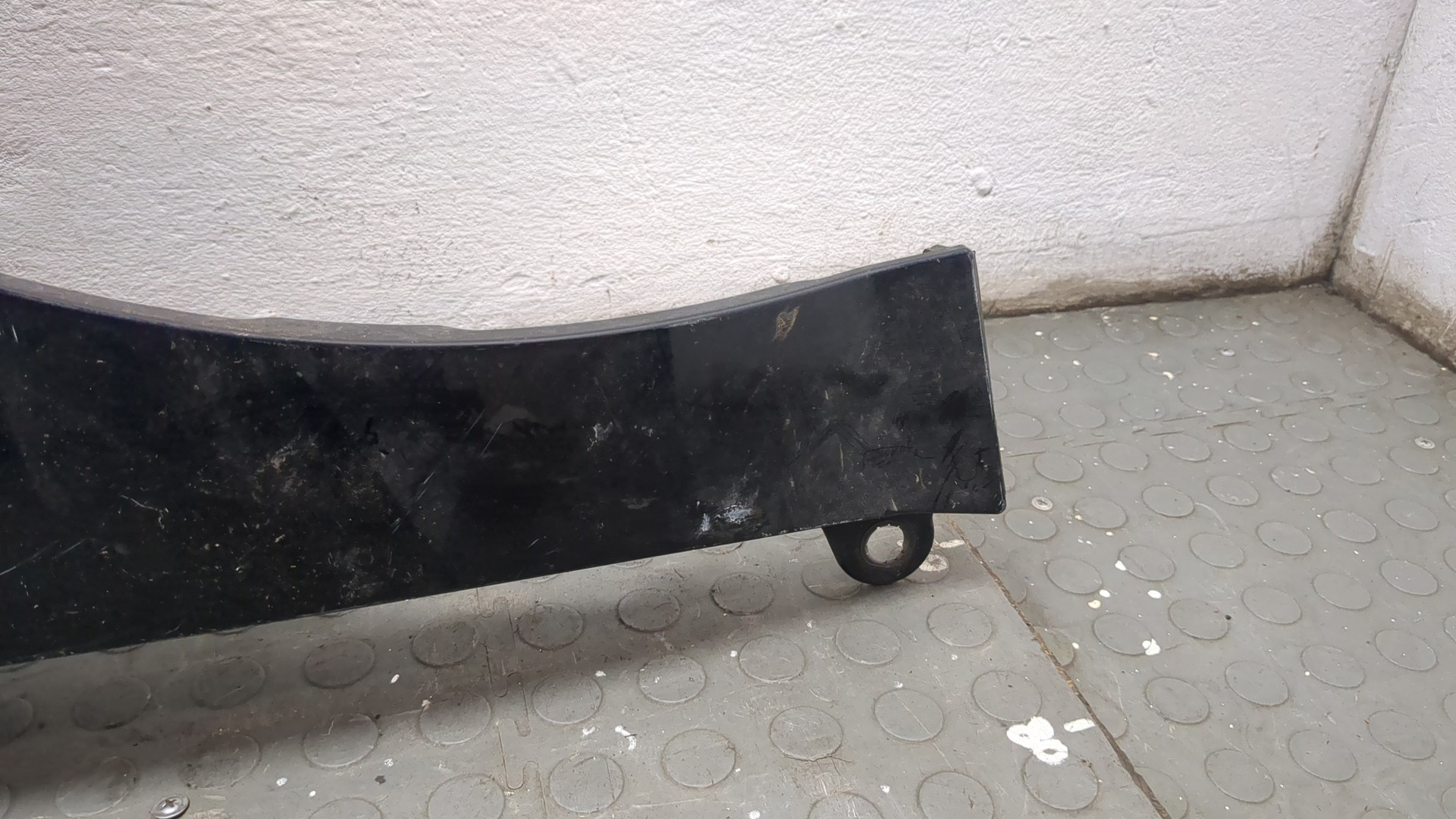 Крыло переднее правое