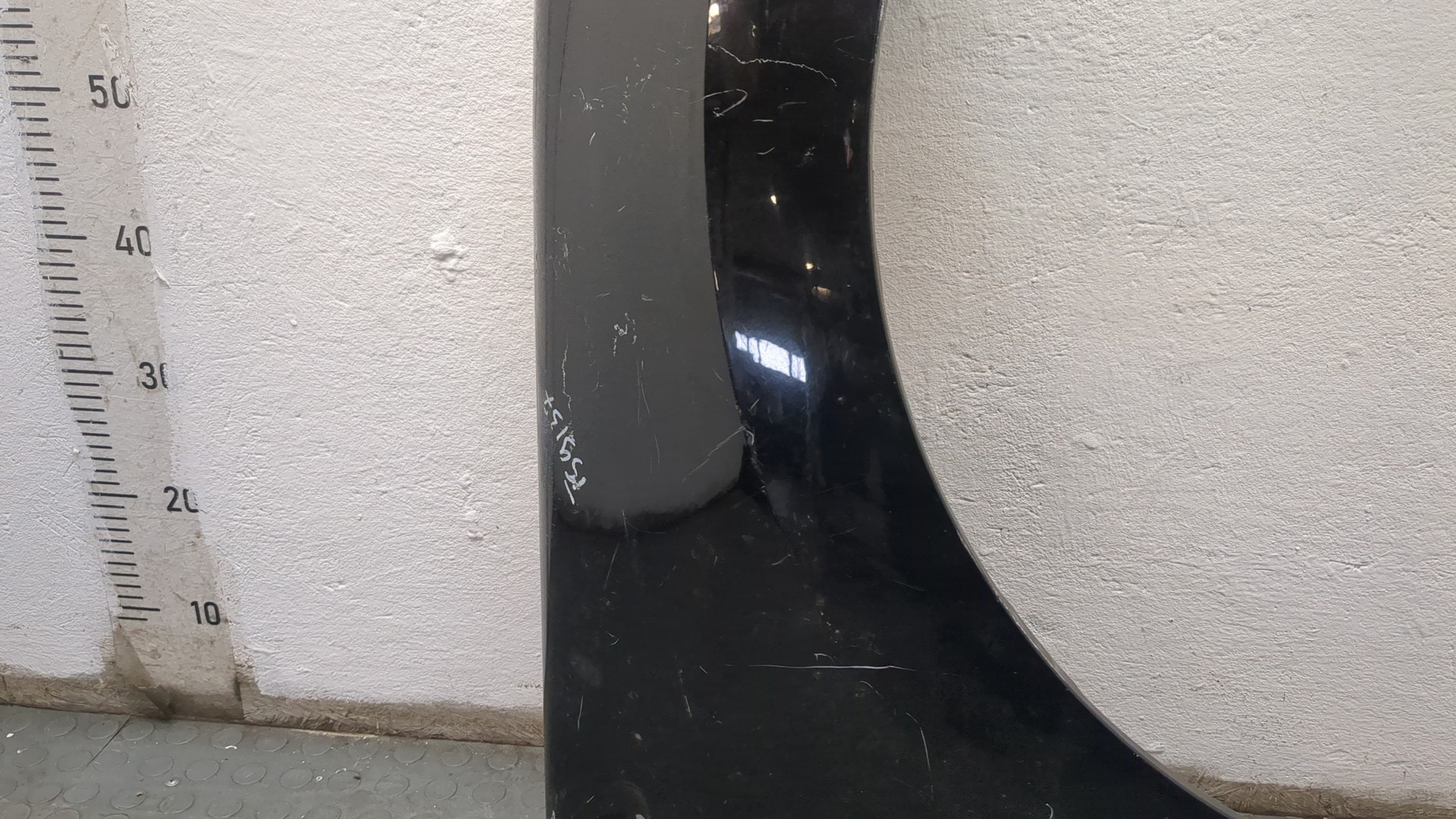 Крыло переднее правое