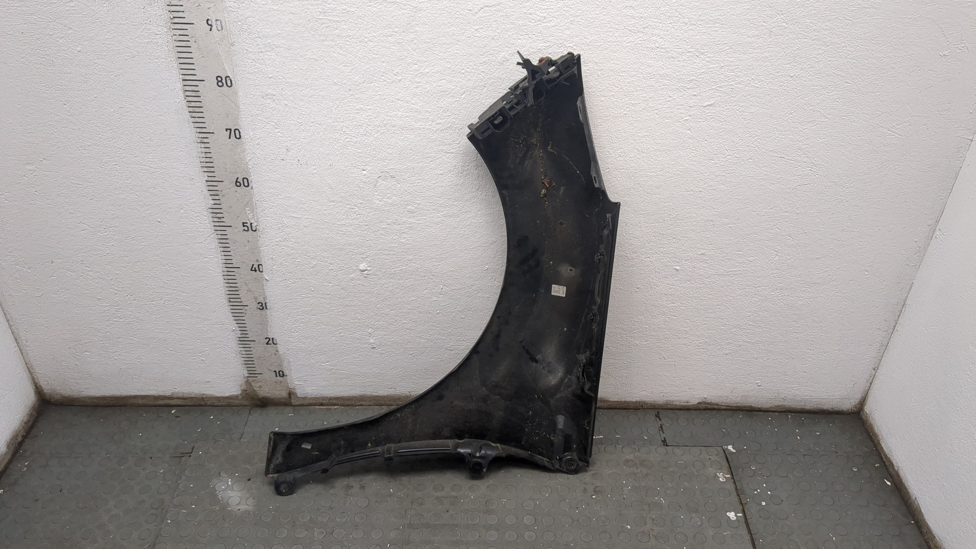 Крыло переднее правое