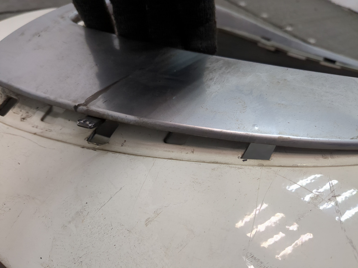 Планка под фару правая