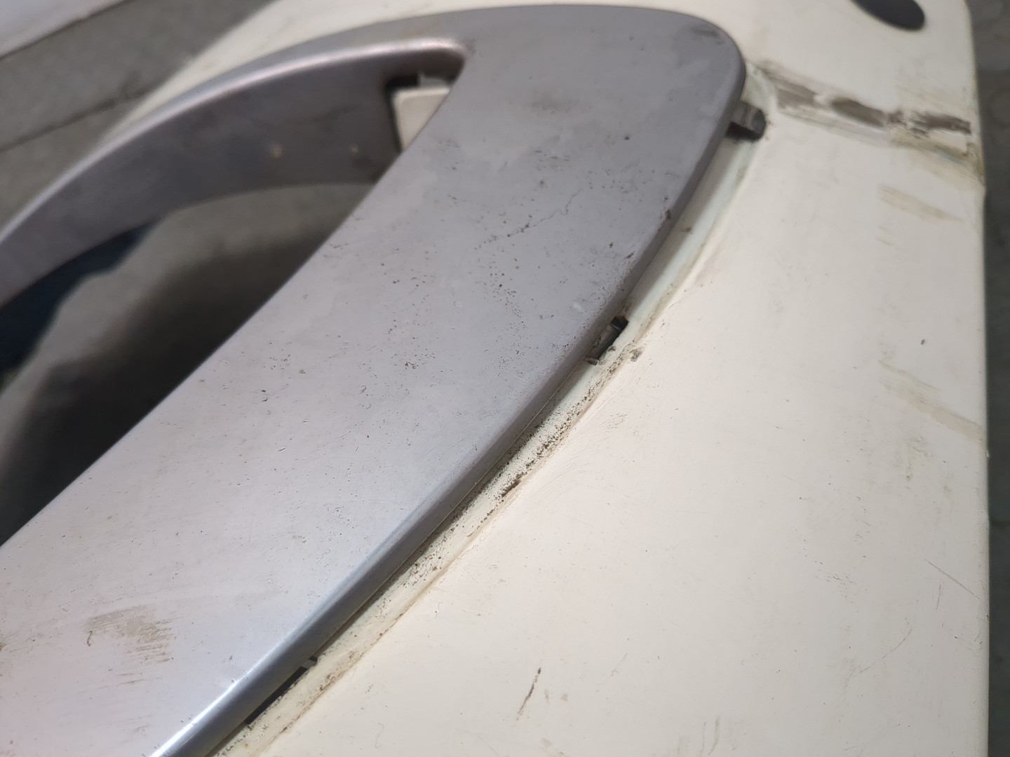 Планка под фару левая