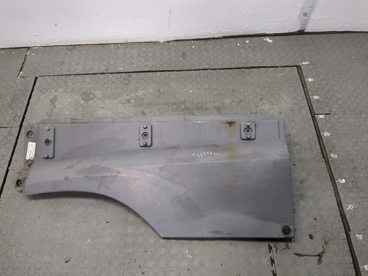 Крыло переднее левое