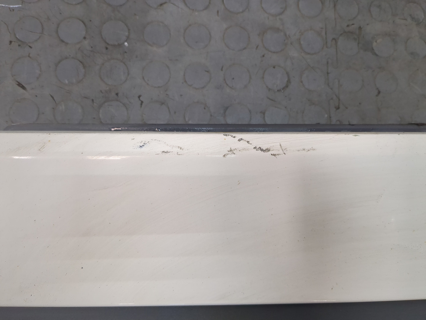 Крыло переднее правое