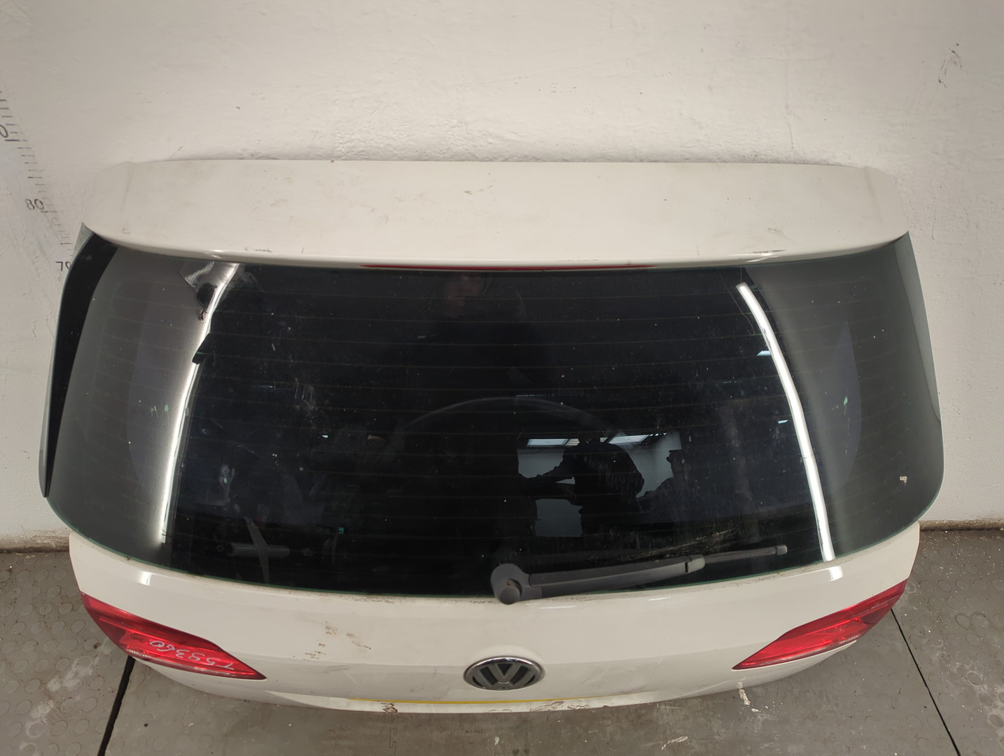 Дверь багажника