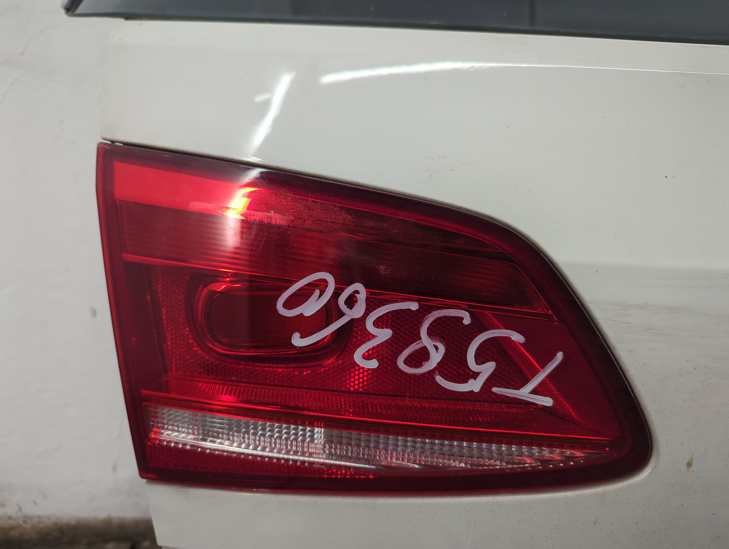 Дверь багажника