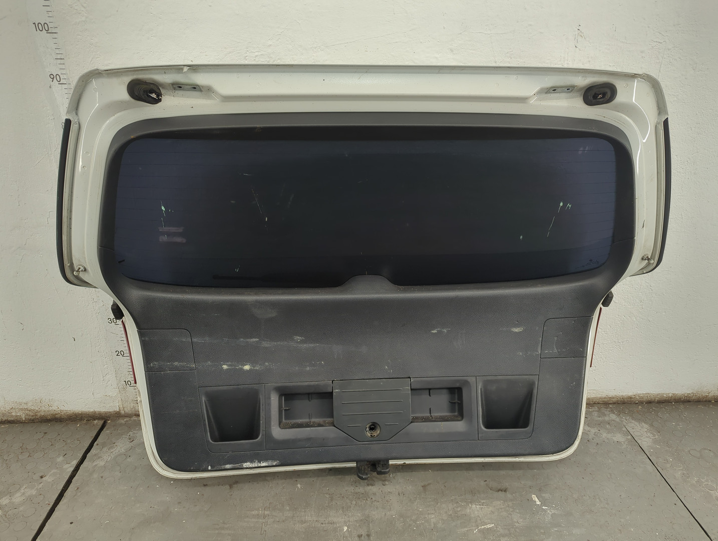 Дверь багажника