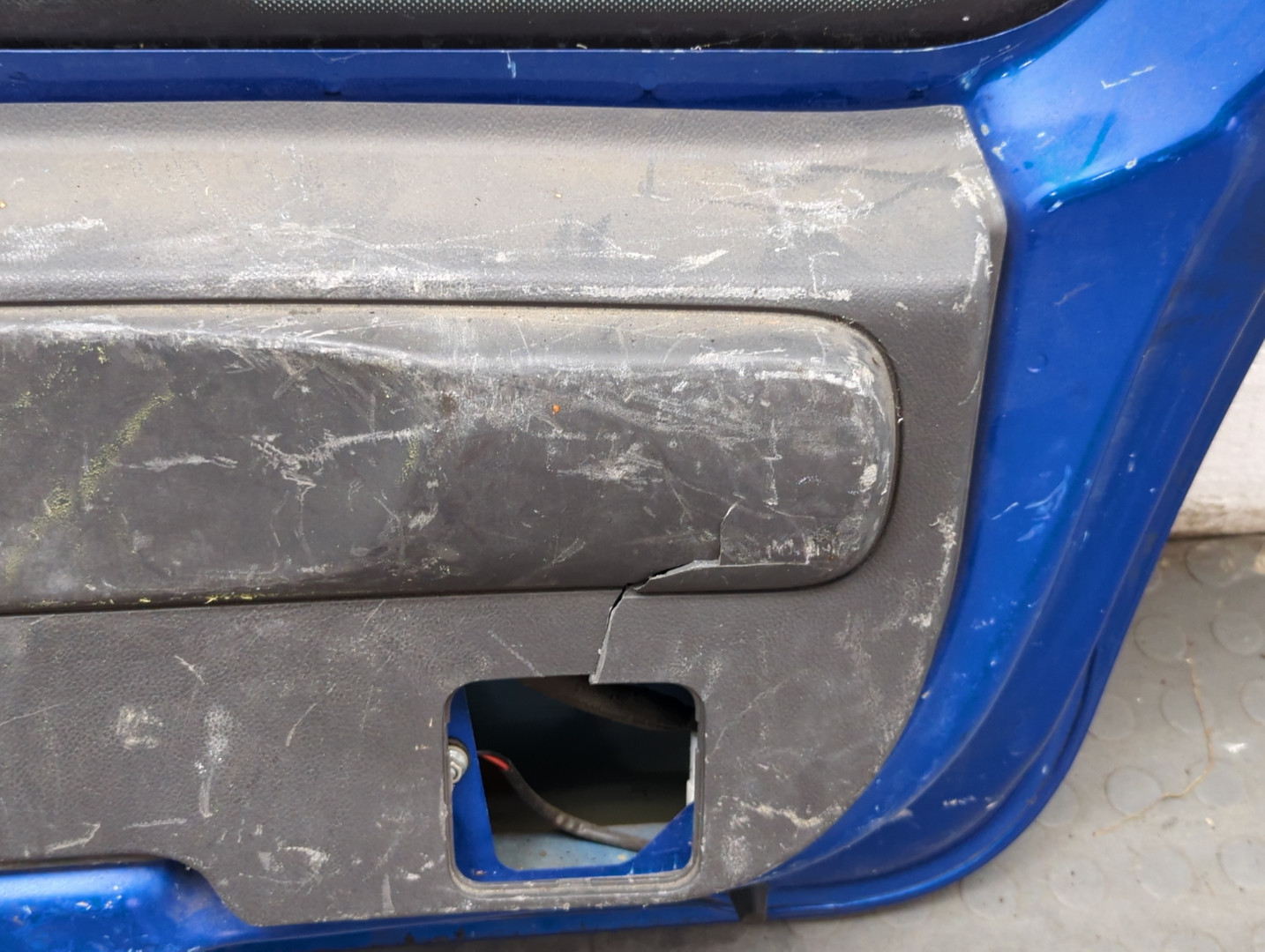 Дверь багажника