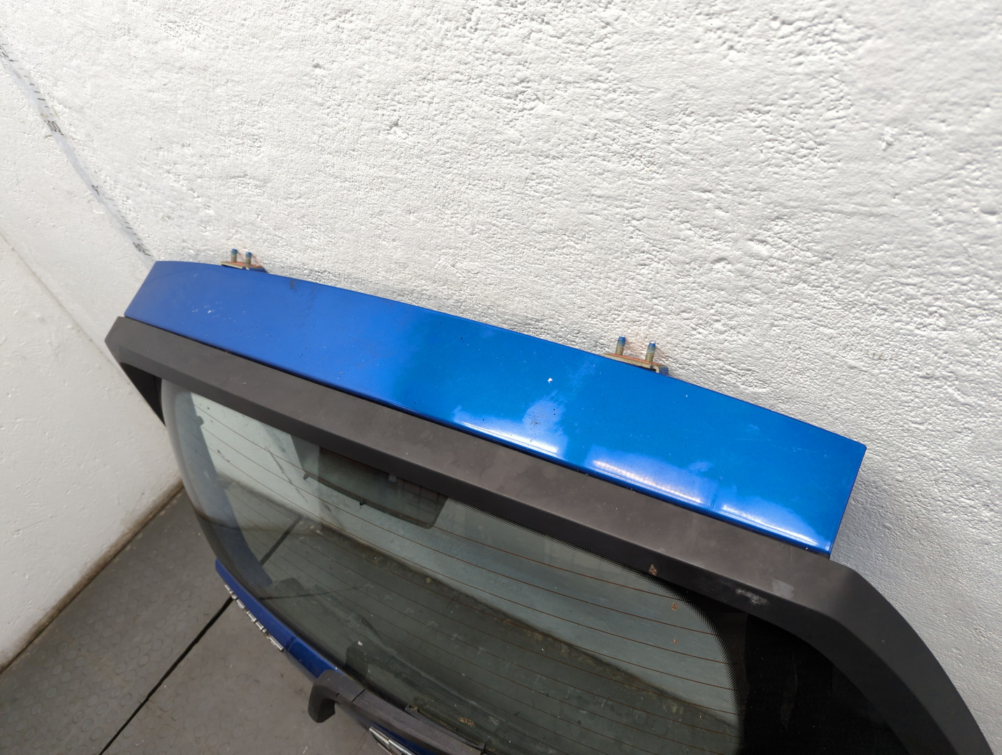 Дверь багажника