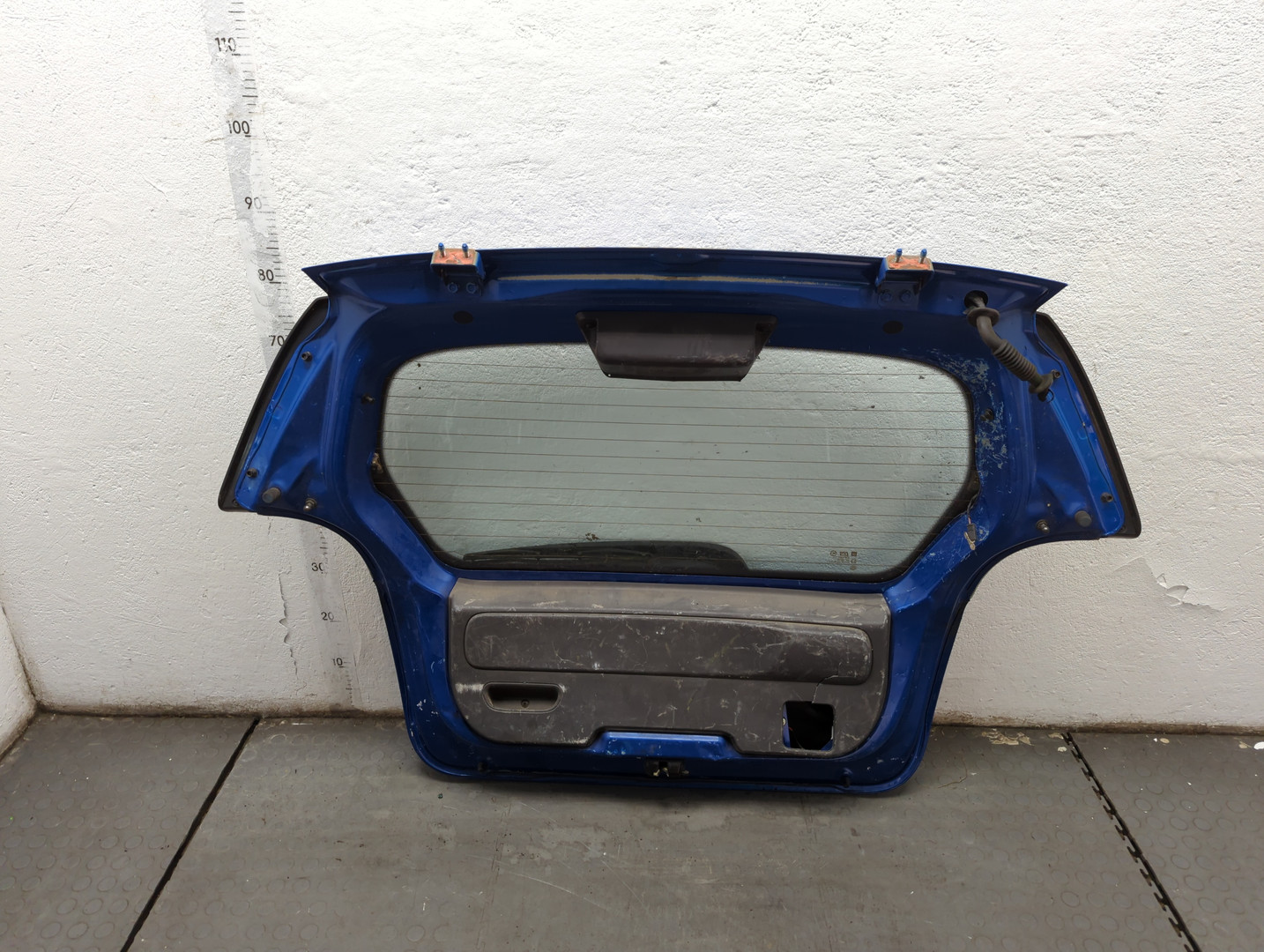 Дверь багажника