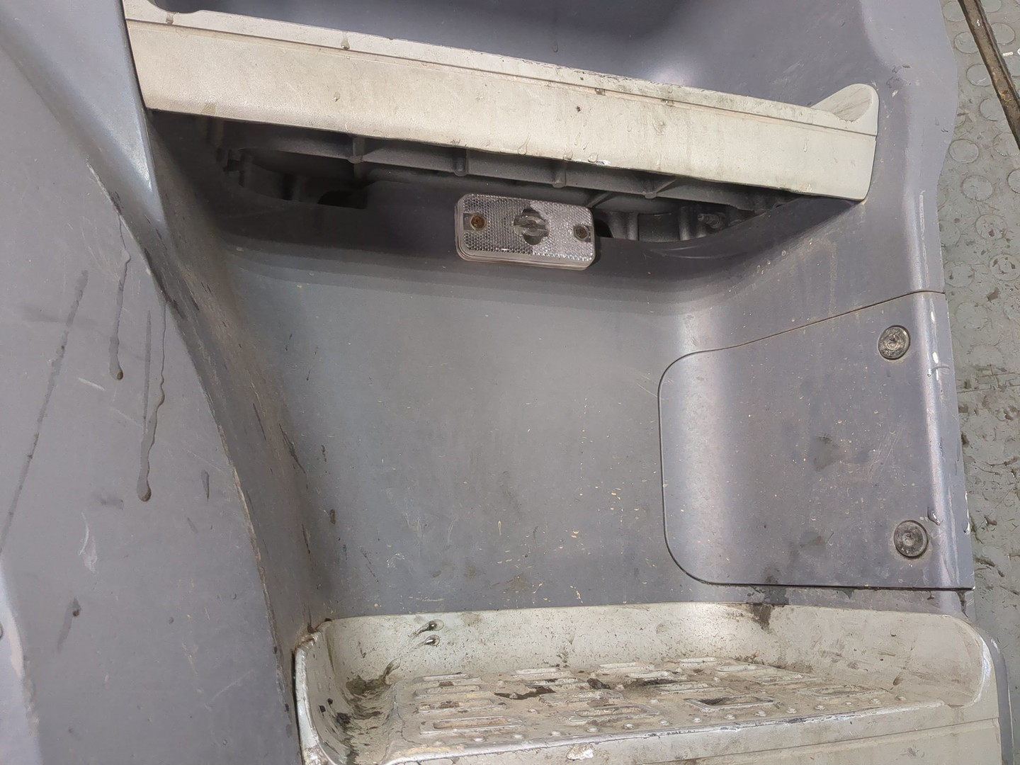 Подножка правая