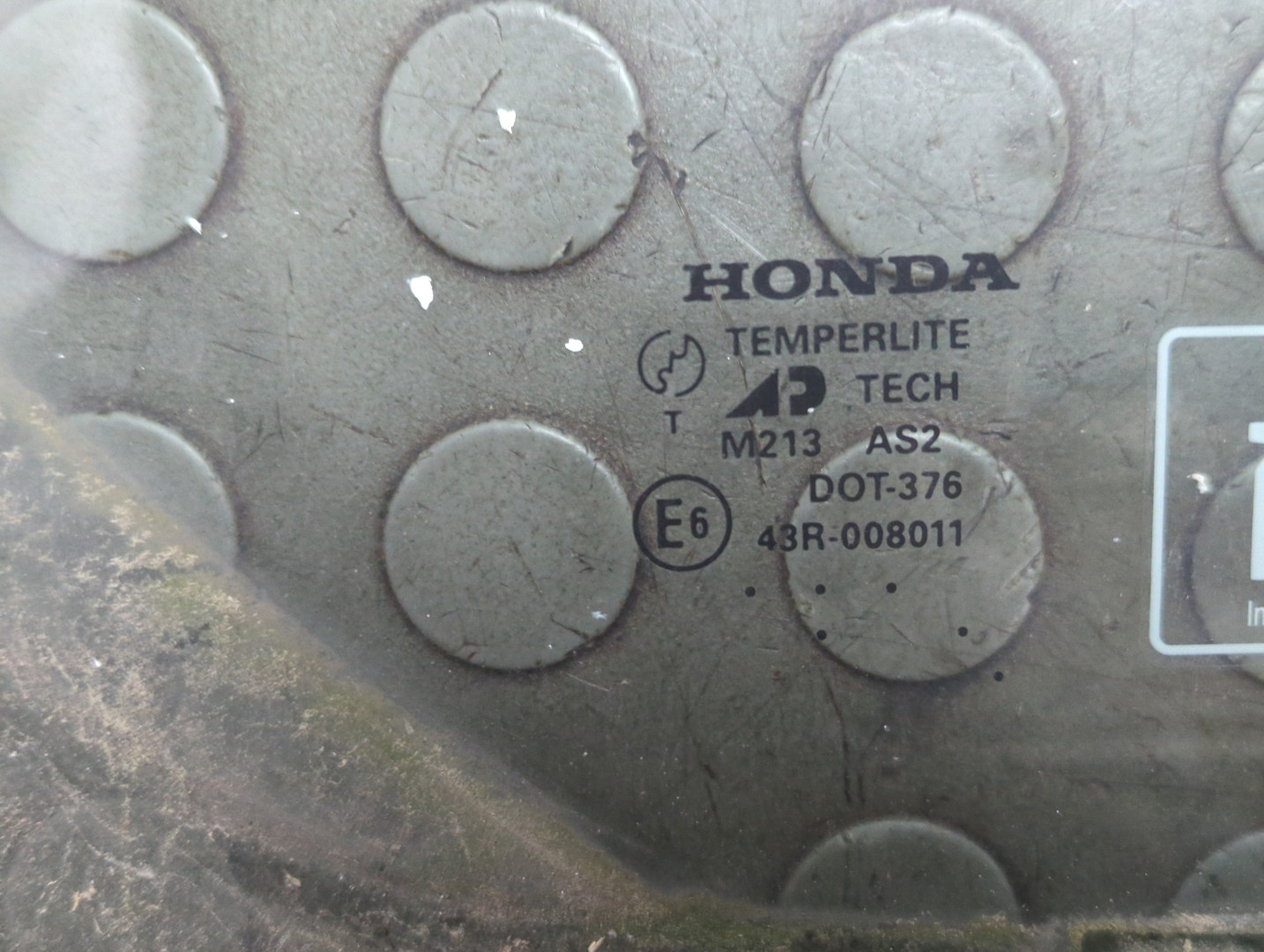 Стекло двери передней правой