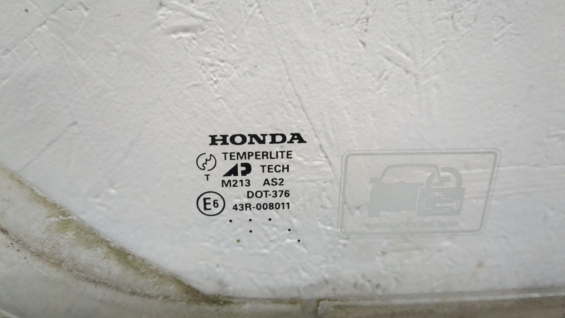 Стекло двери передней правой