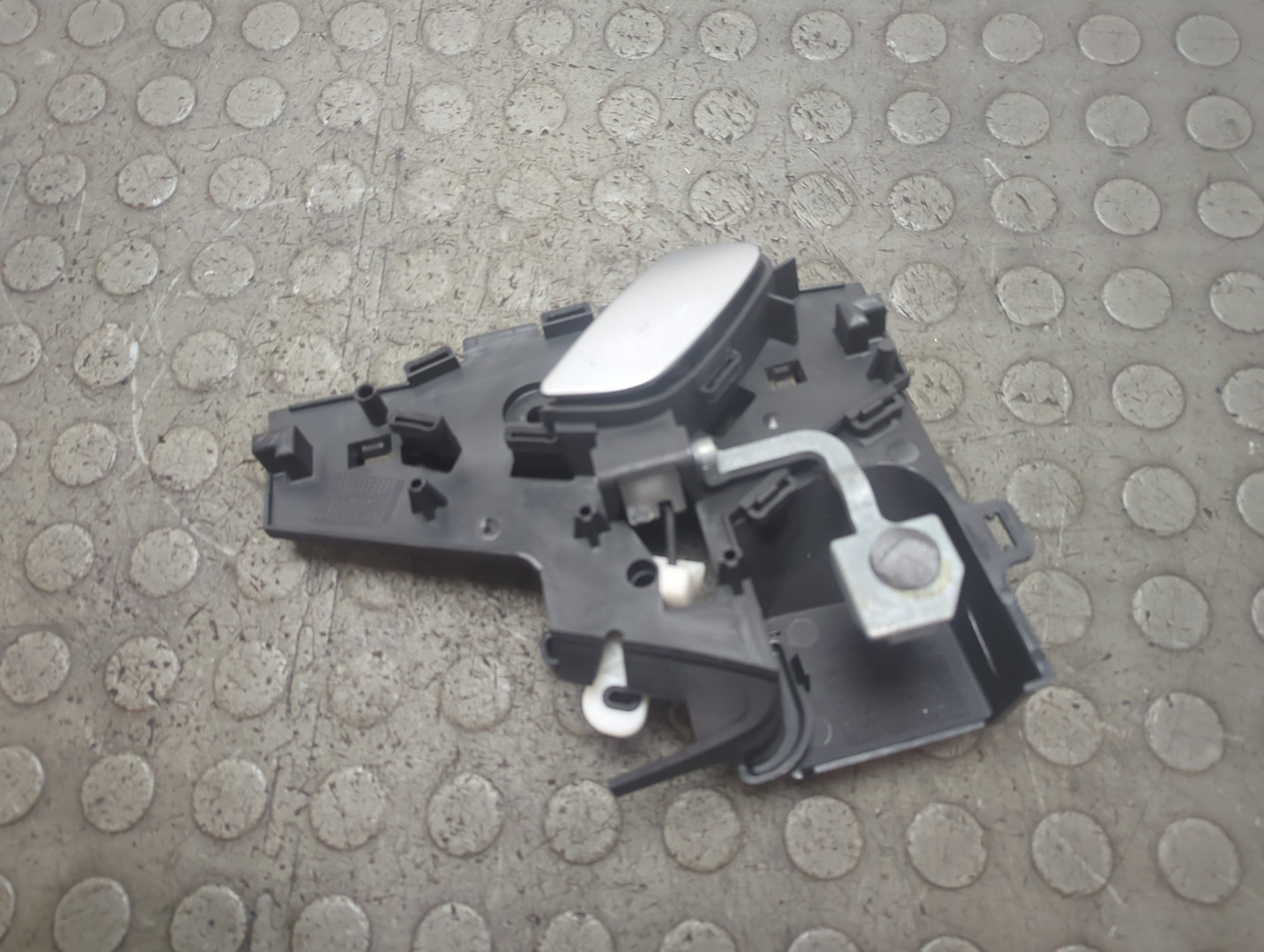 Ручка двери задней внутренняя левая