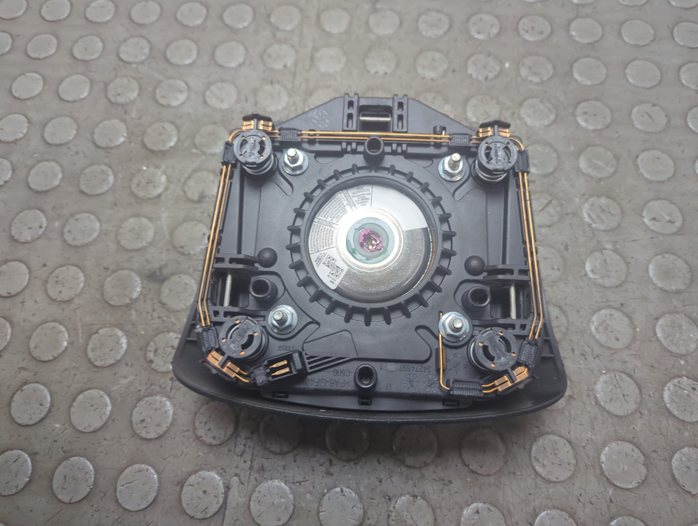 Подушка безопасности в рулевое колесо