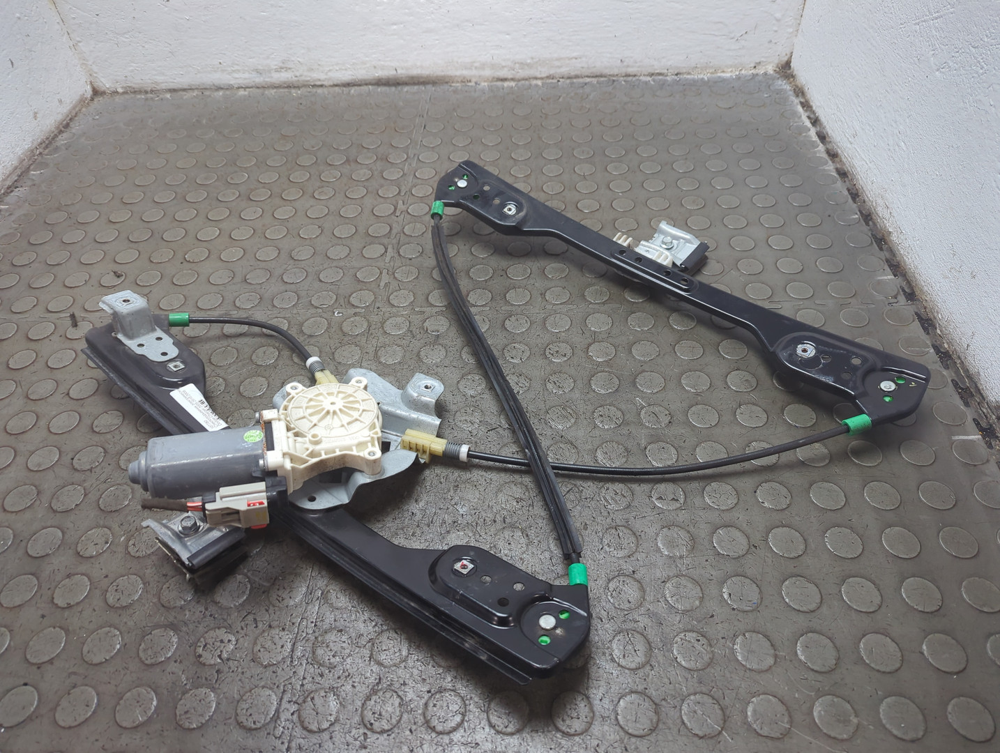 Стеклоподъемник электр. передний левый