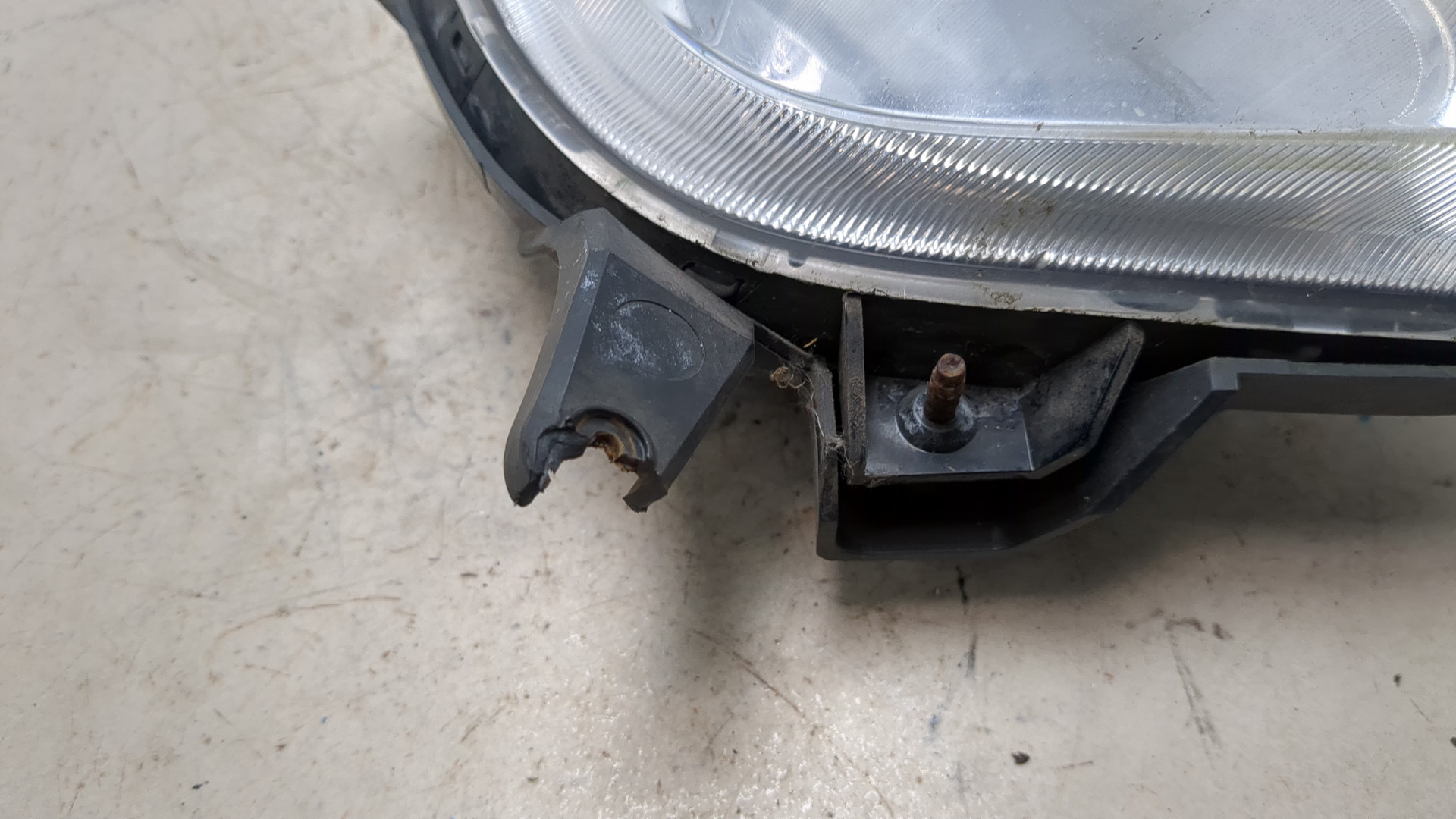 Фара противотуманная правая