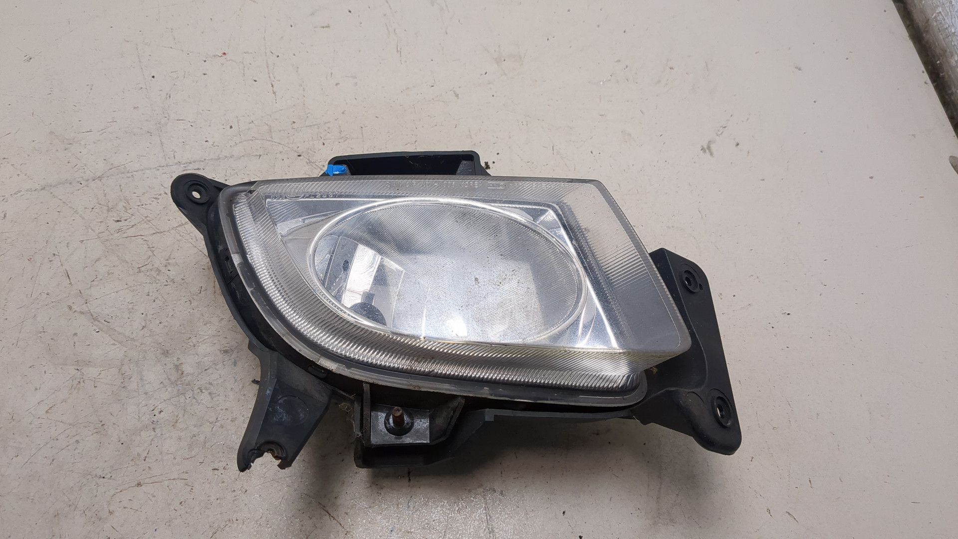 Фара противотуманная правая