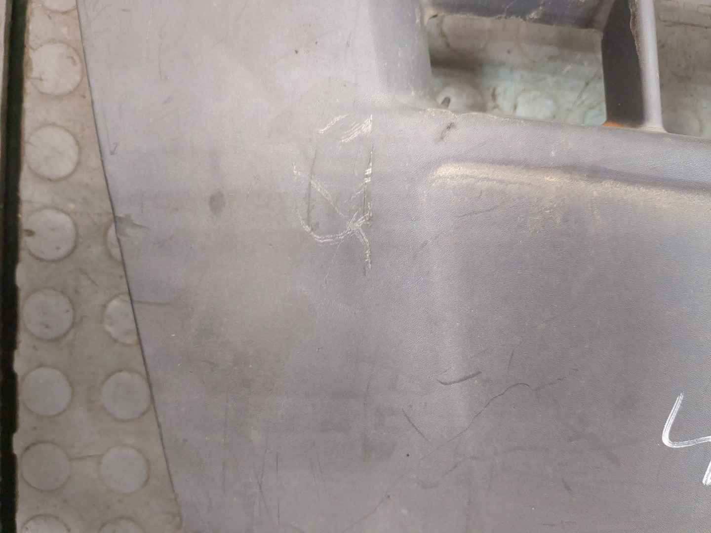 Бампер передний