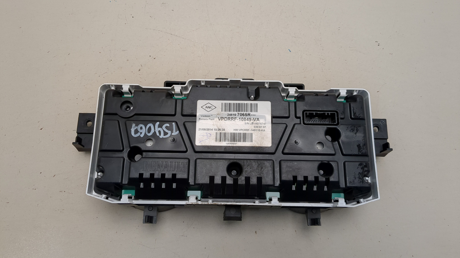 Панель приборов