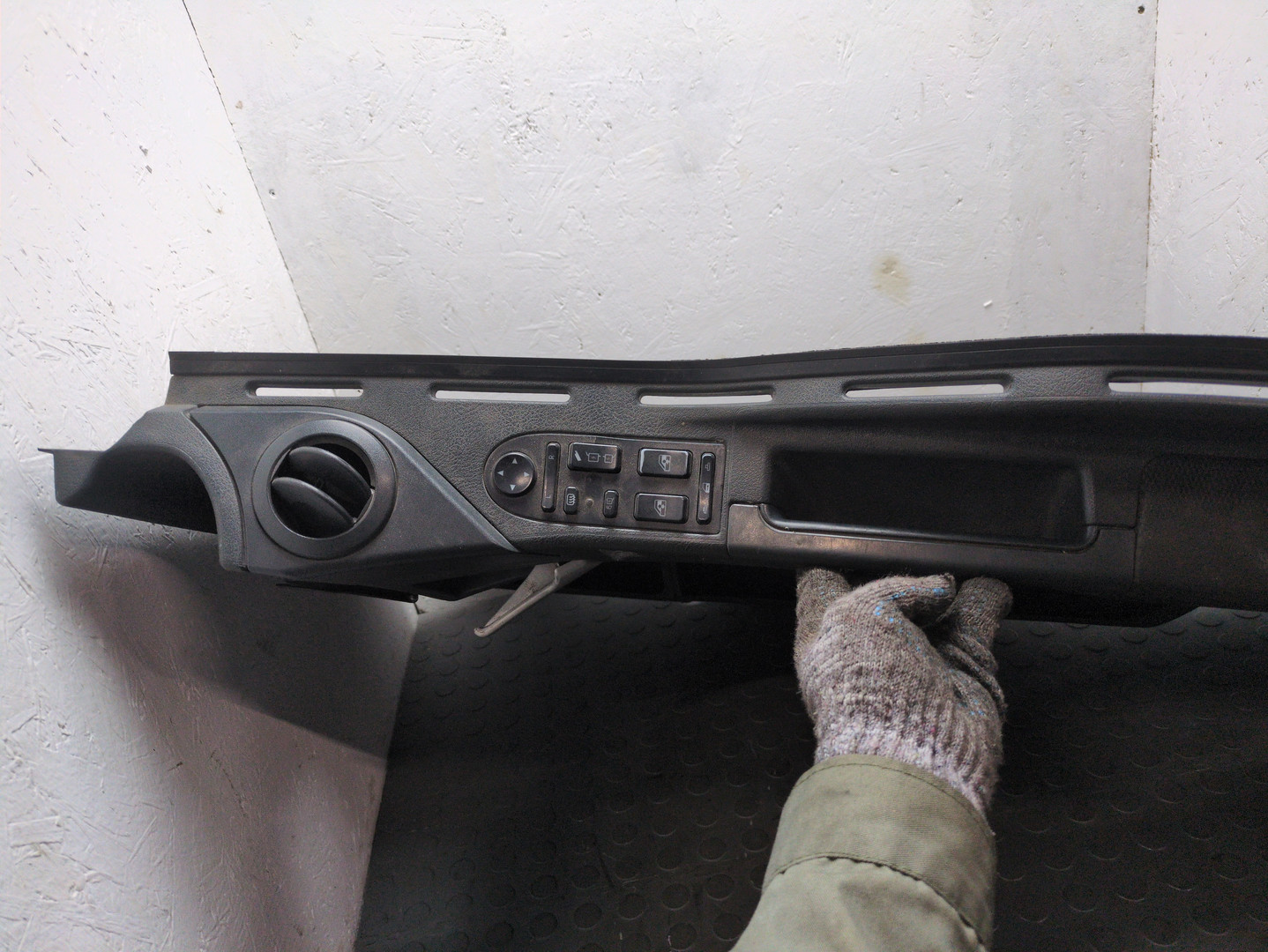 Обшивка двери передней правой