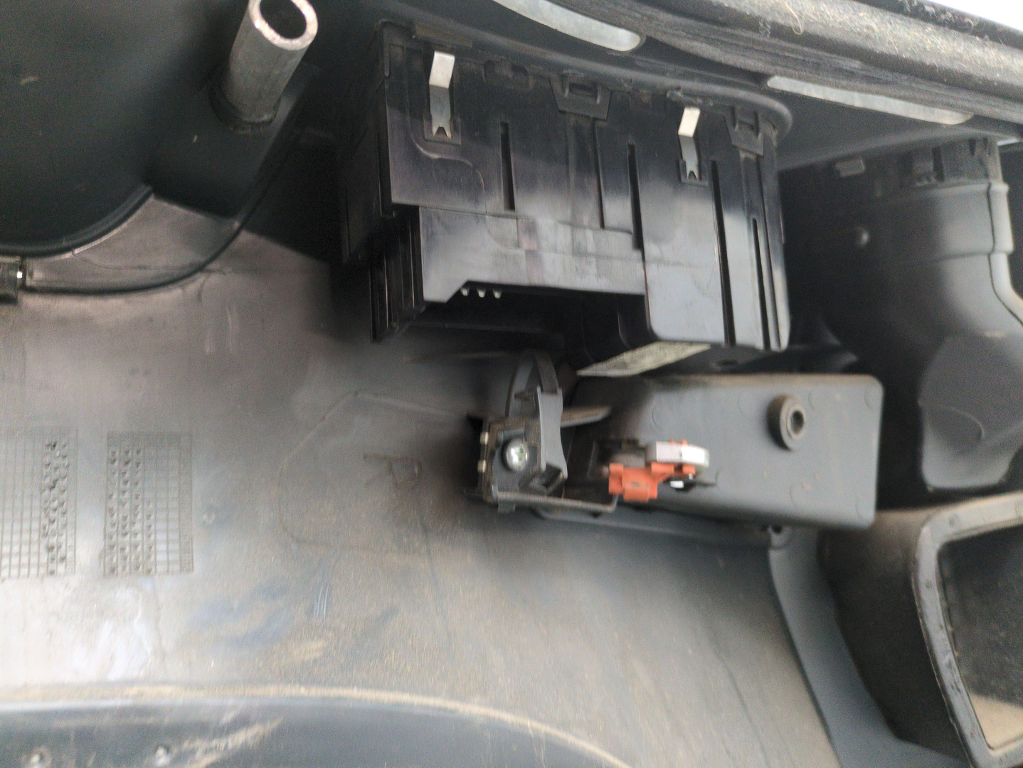 Обшивка двери передней правой