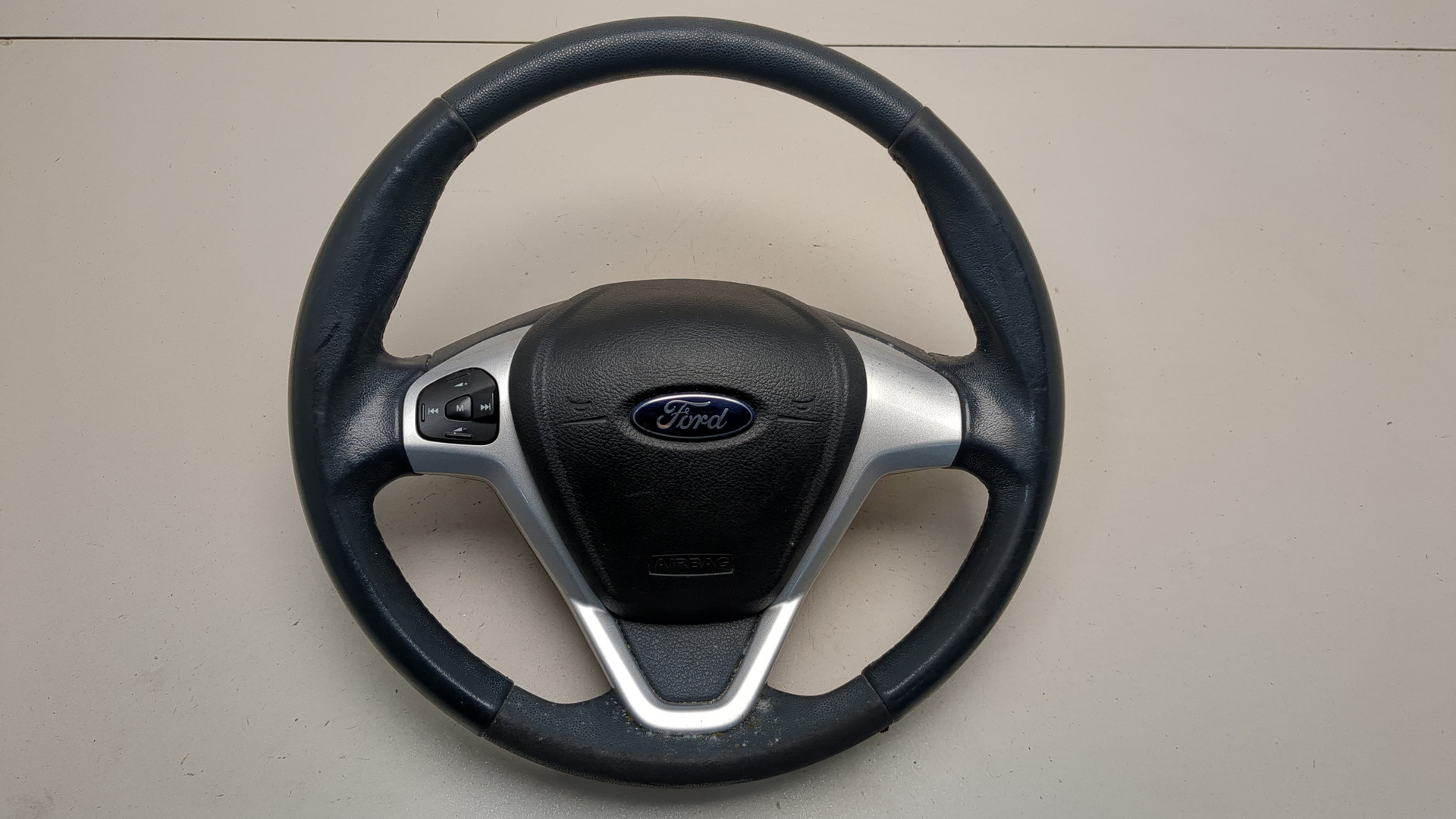 Рулевое колесо (руль)