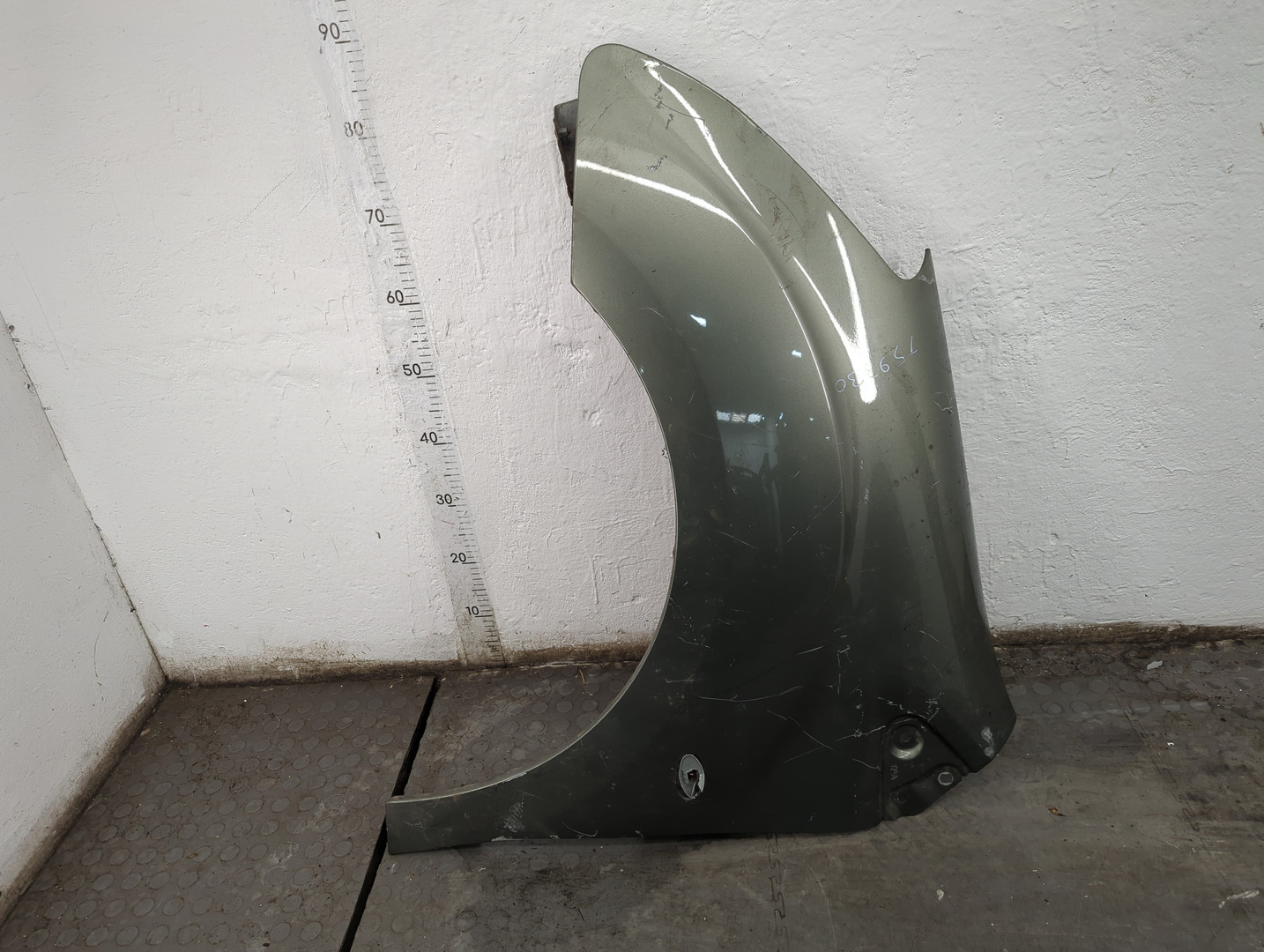 Крыло переднее левое