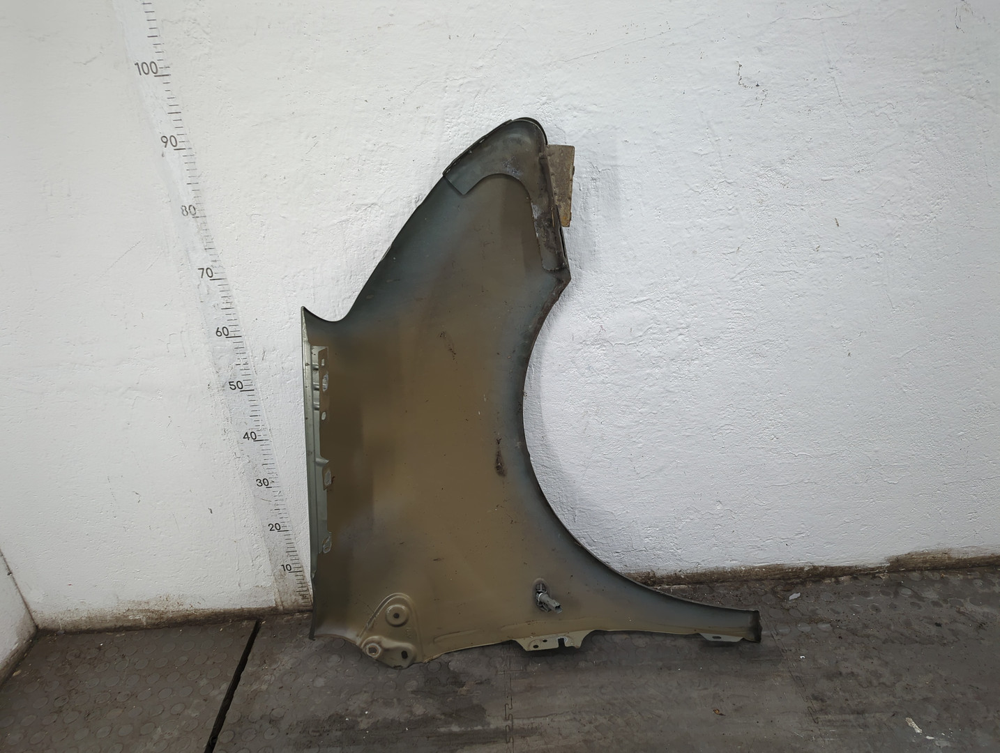 Крыло переднее левое