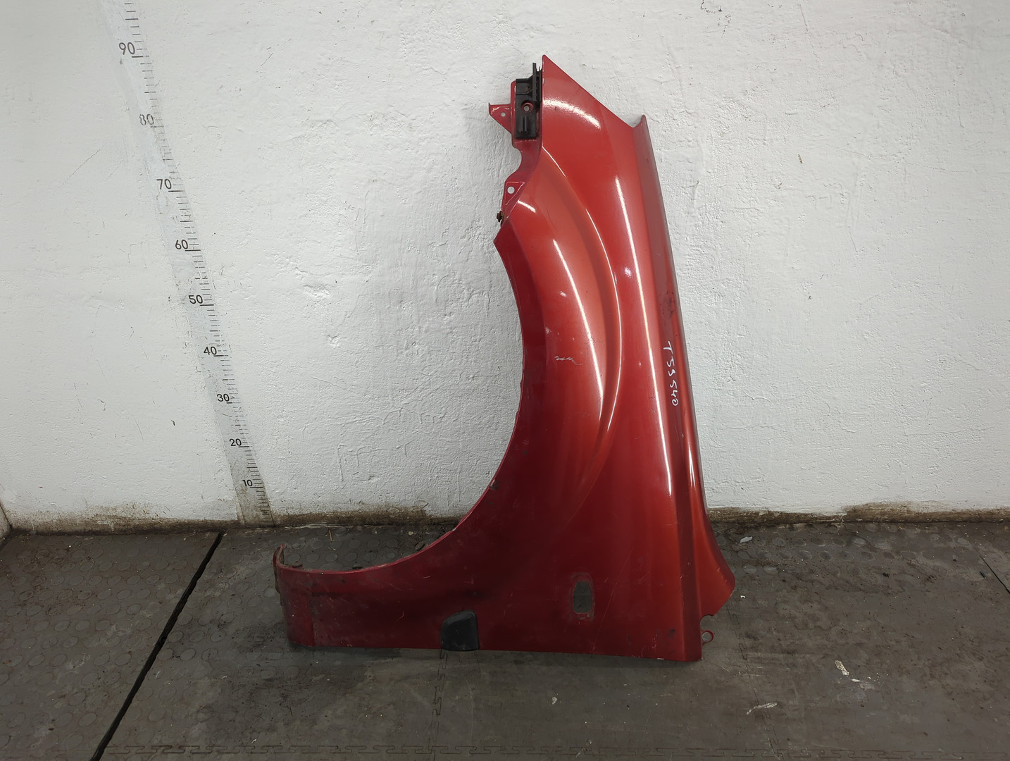 Крыло переднее левое