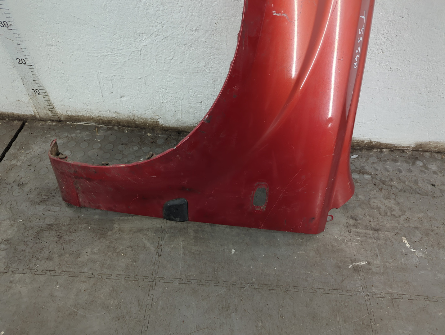 Крыло переднее левое