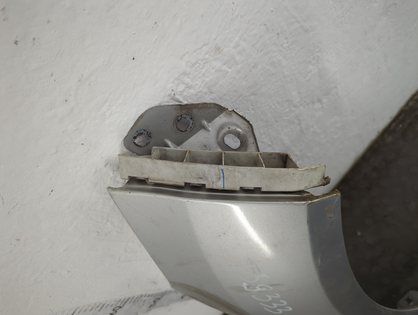 Крыло переднее правое