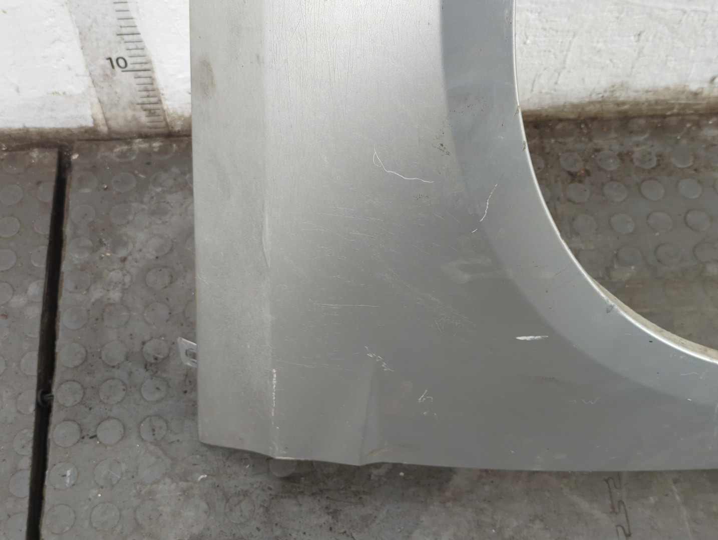 Крыло переднее правое