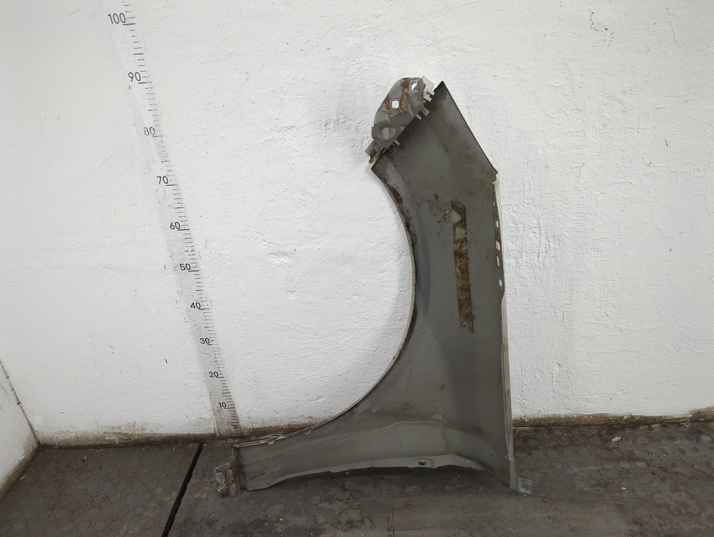 Крыло переднее правое