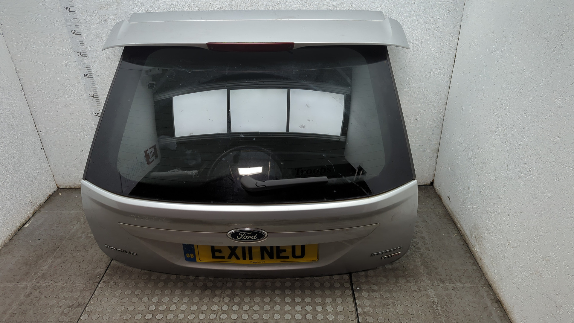 Дверь багажника