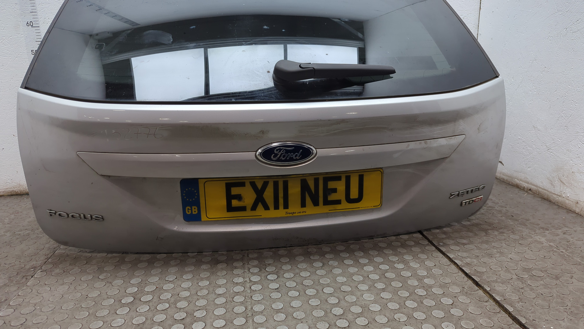 Дверь багажника