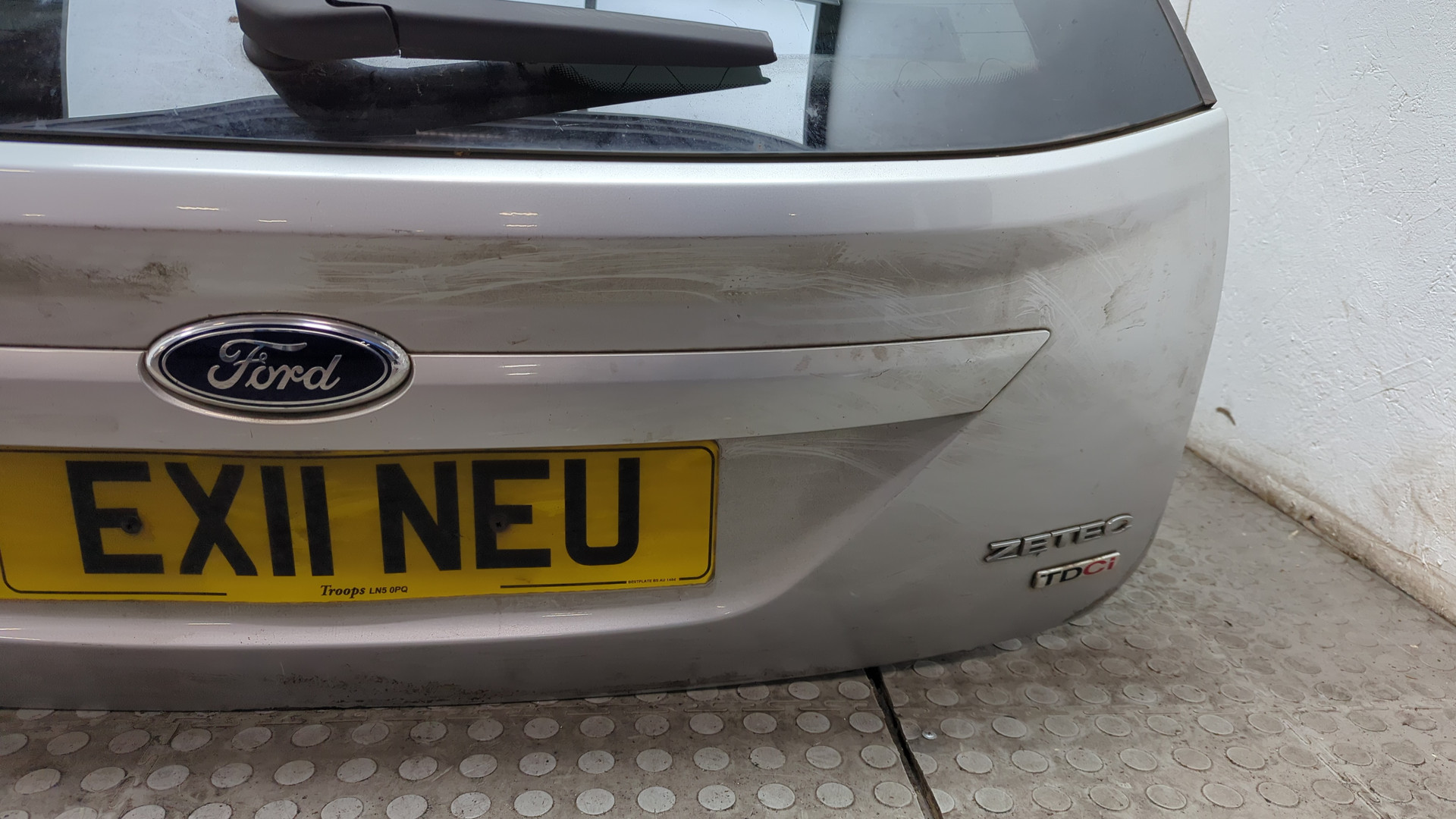 Дверь багажника