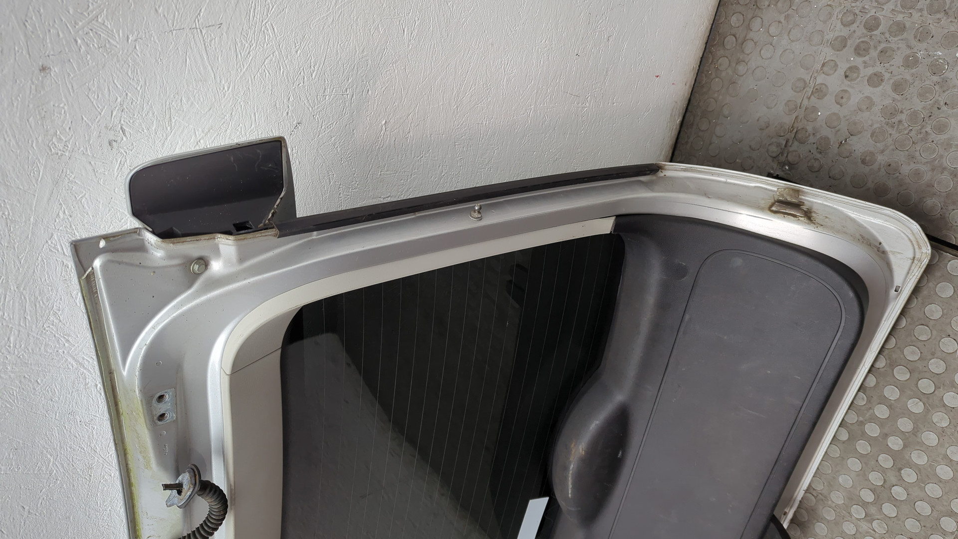 Дверь багажника